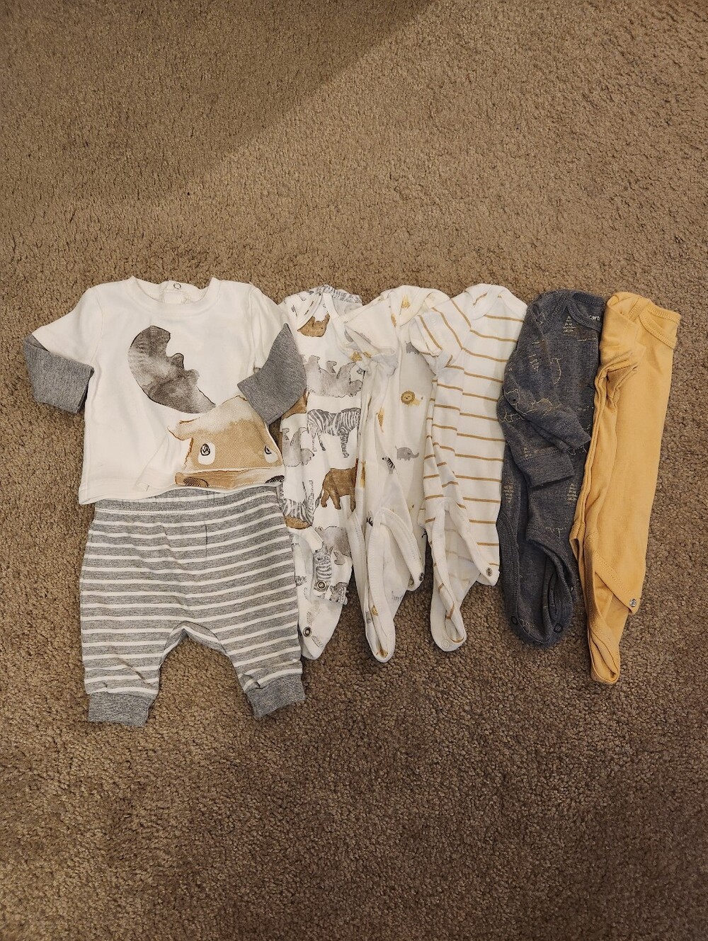 Lot of Newborn & 0-3M Bodysuits & Outfit Baby Boy Unisex Animals Stripes